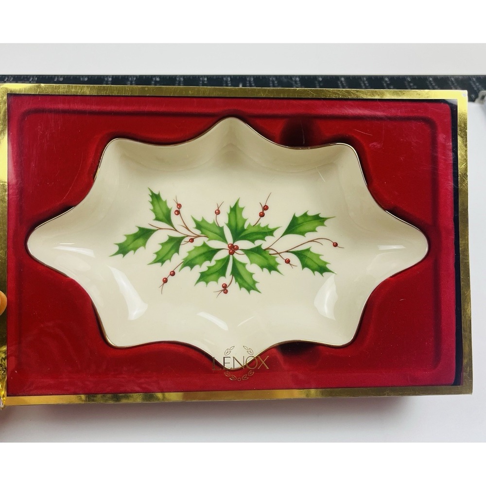 Lenox Holiday Holly Leaf Candy Dishes Gold Green Red Color SKU#6146328‎